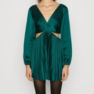 Abercrombie & Fitch Long Sleeve‎ Pleated Satin Mini Dress Green Cutouts XS NEW